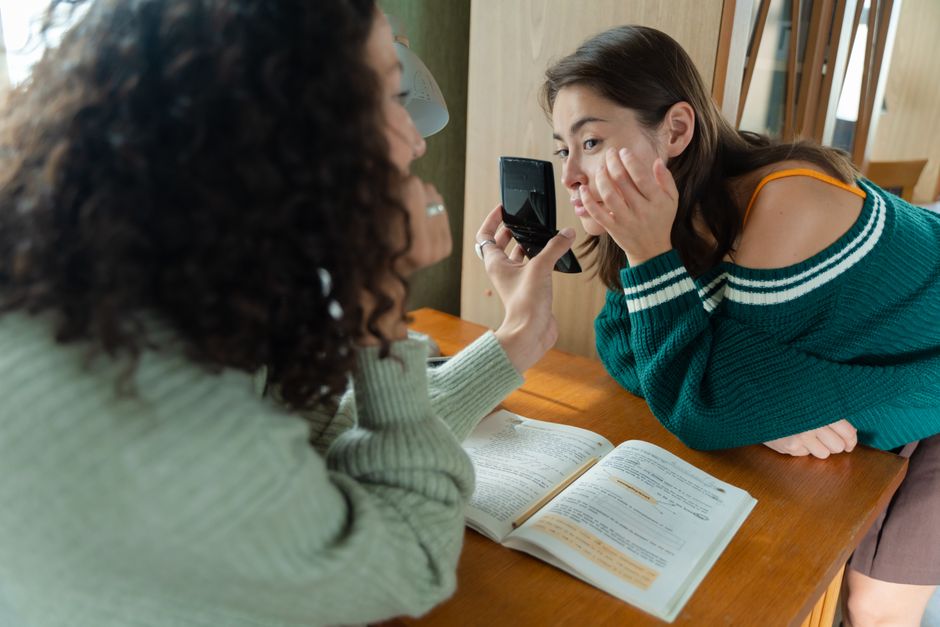 Friend Voice Note with a screen-free ritual — wellness · Feel-Good Activities
