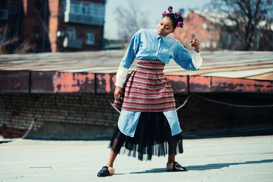Celebrity Style Study around a music round — entertainment · Pop Culture