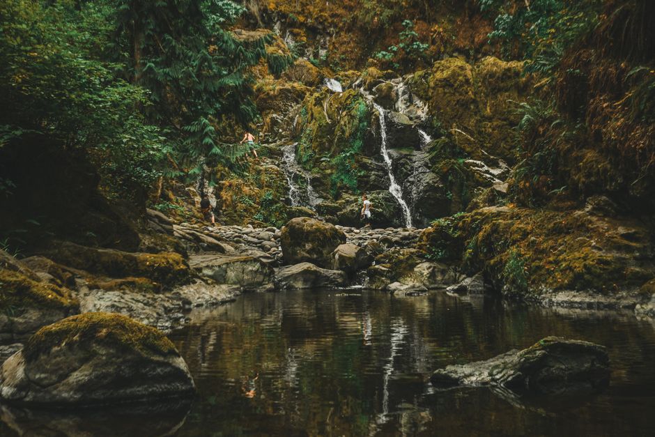 Short Waterfall Hike with a short walking route — travel · National Parks