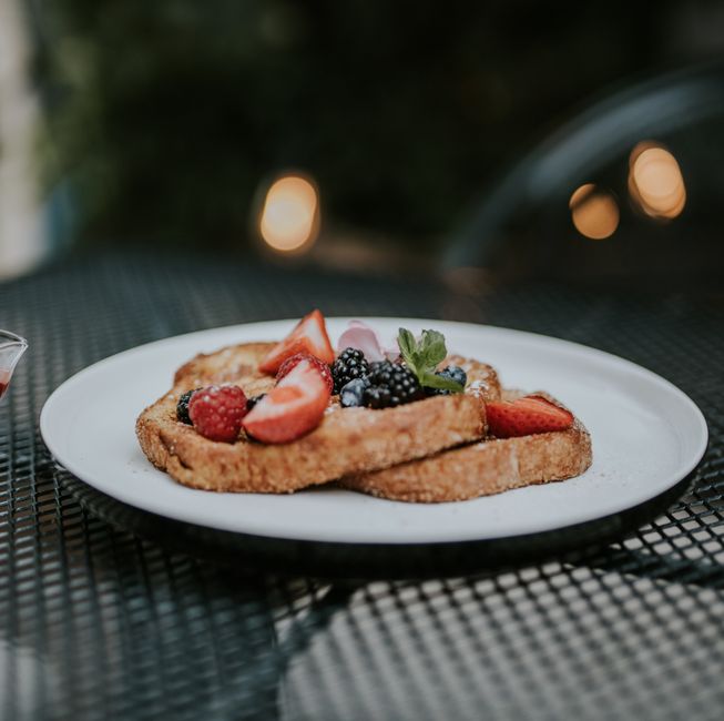 Backyard Brunch around a signature dessert — celebrations · Birthdays