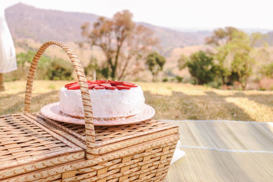 Backyard Picnic Party with a friendly rivalry — entertainment · Party Ideas