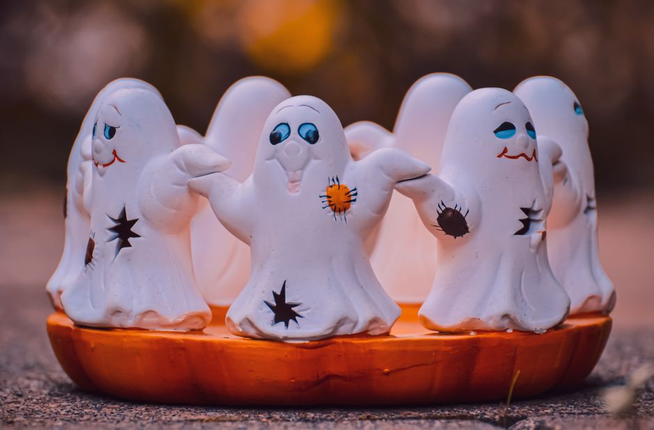 Ghost Garland for a mixed-age crowd — celebrations · Halloween