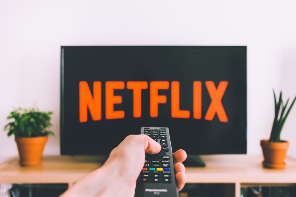 24 nostalgia-filled movies & tv ideas for a throwback night